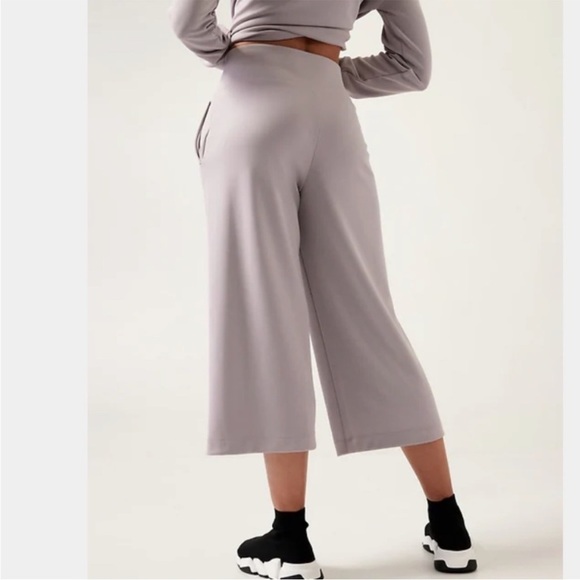 Athleta Seasoft Wide Leg Cropped Pants Size Large - Picture 4 of 16